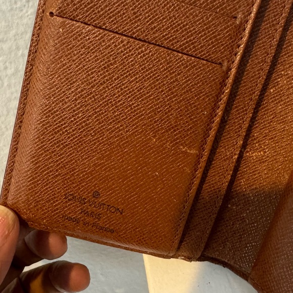 Louis Vuitton Kiss Wallet - Picture 5 of 14